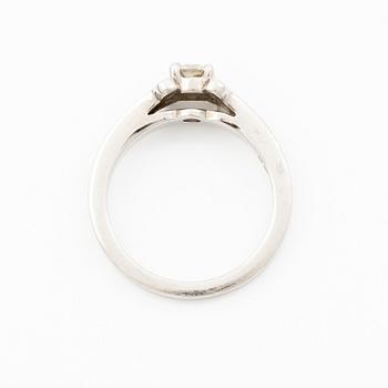 Cartier, ring platinum with round brilliant-cut diamonds.