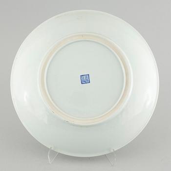 A Chinese porcelain plate from arund the turn of the century 1900.