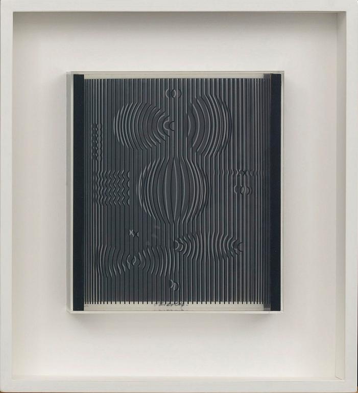 VICTOR VASARELY, serigraphe on plexi, signed.