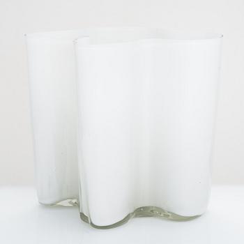 Alvar Aalto, a '3031' vase signed Alvar Aalto 3031.