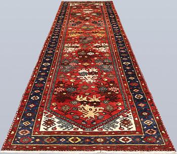 A Hamadan runner, c. 412 x 108 cm.