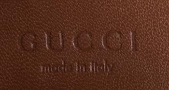 SKOR, Gucci.
