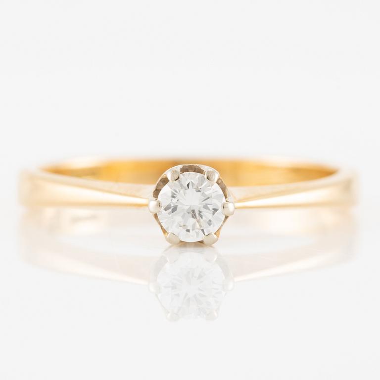 Ring in 18k gold set with a round brilliant-cut diamond.