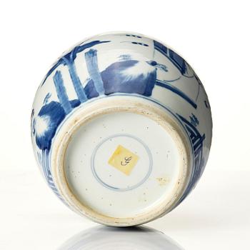 A blue and white jar, Qing dynasty, Kangxi (1662-1722).