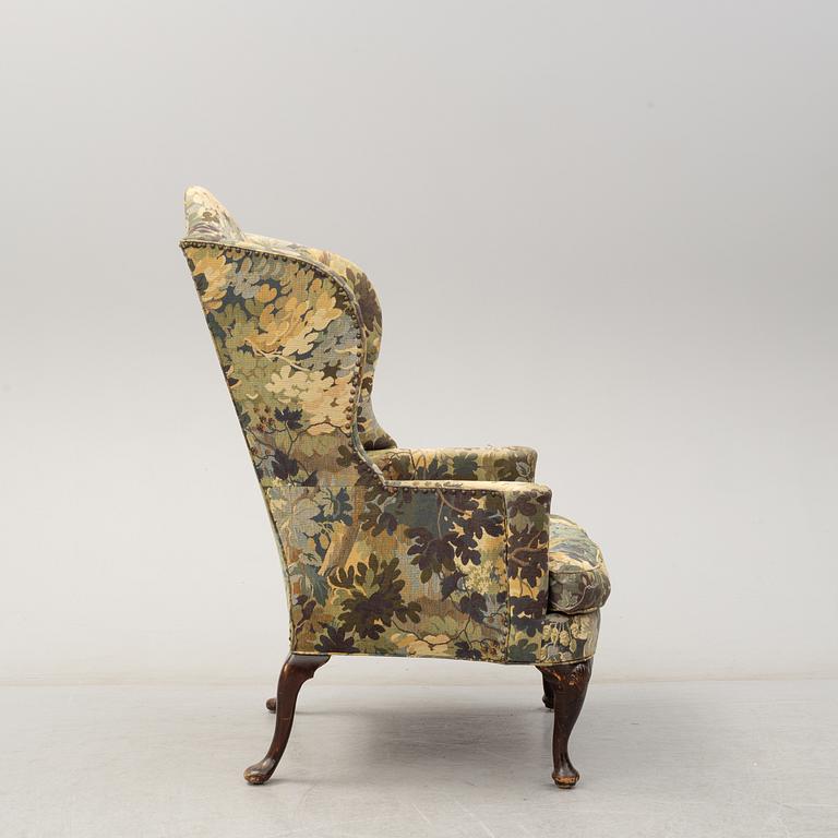 A Queen Anne-style armchair, 19th century.