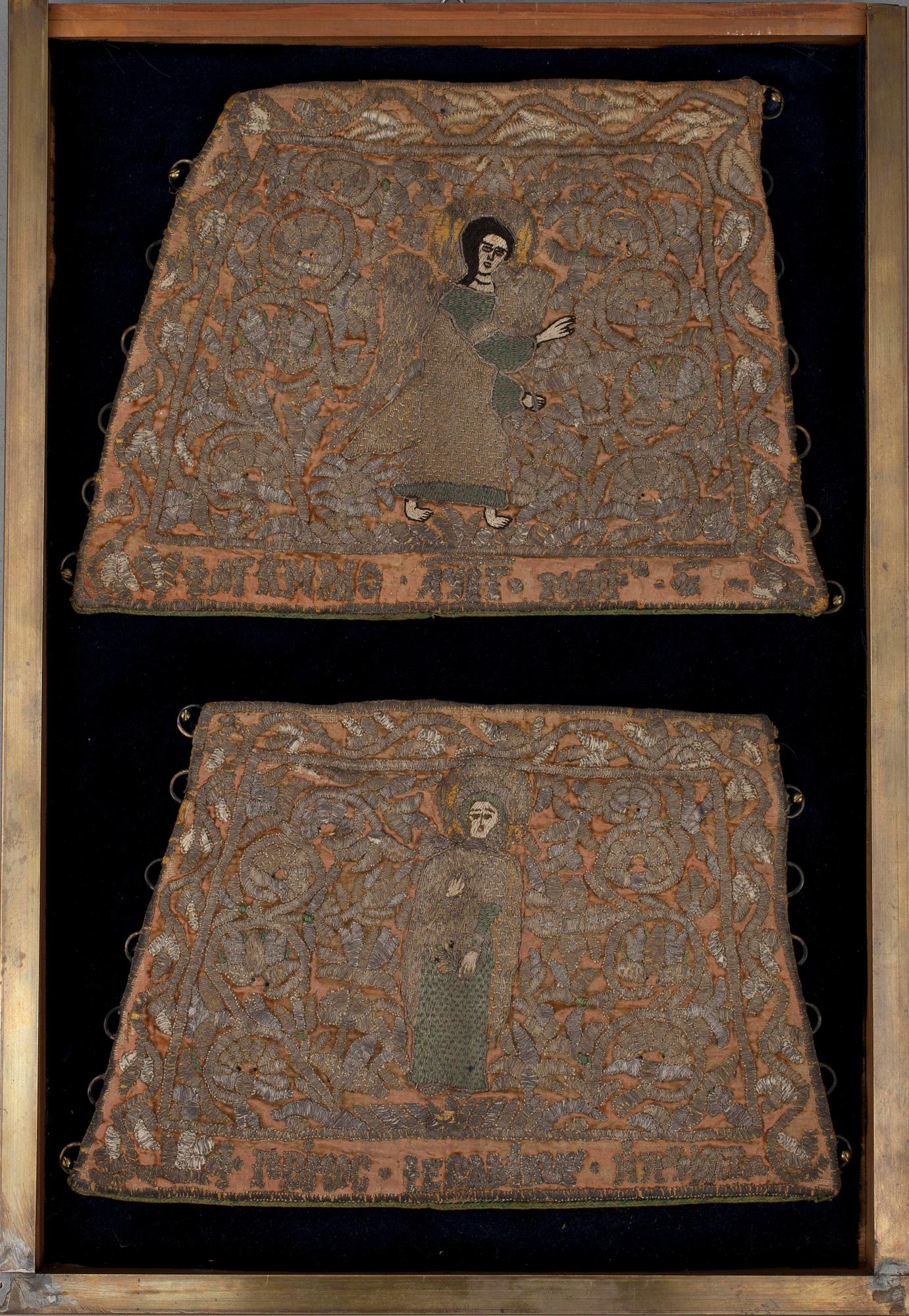 MANSCHETTER, ett par, silke samt silvertråd, 1600/1700-tal.