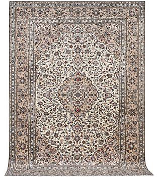 A carpet, Kashan, ca 353 x 243 cm.
