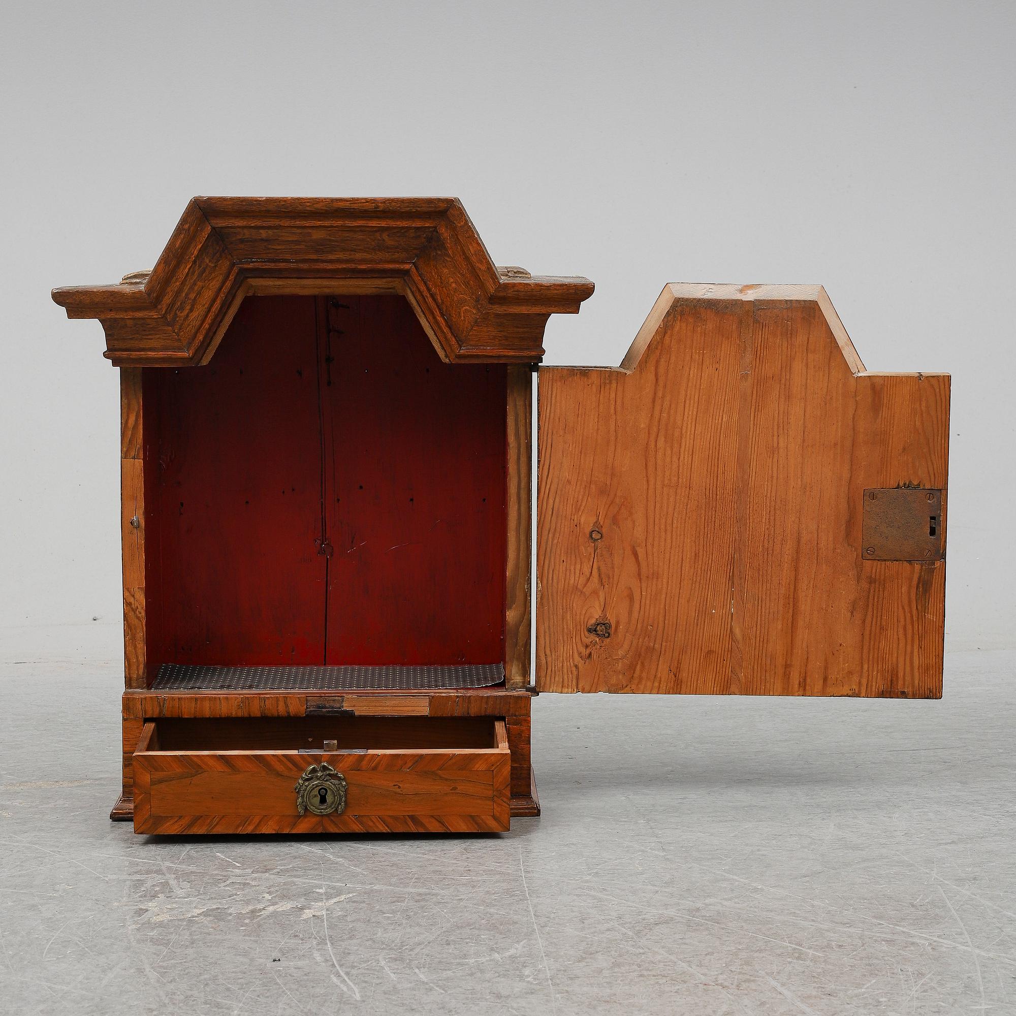 VÄGGSKÅP, barock, 1700-talets första hälft.