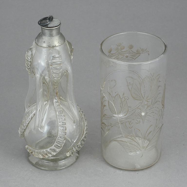 VAS OCH KLUCKAFLASKA, glas, 17/1800-tal.