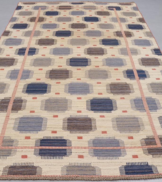 Märta Måås-Fjetterström, A CARPET, "Blåplump", flat weave, ca 399 x 184,5-186 cm, signed AB MMF.