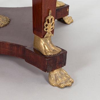 Salongbord, empirestil, 1900-talets första hälft.