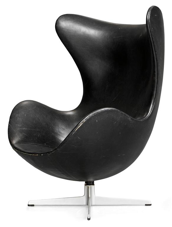 An Arne Jacobsem black leather "Egg-chair", Fritz Hansen, Denmark 1963.
