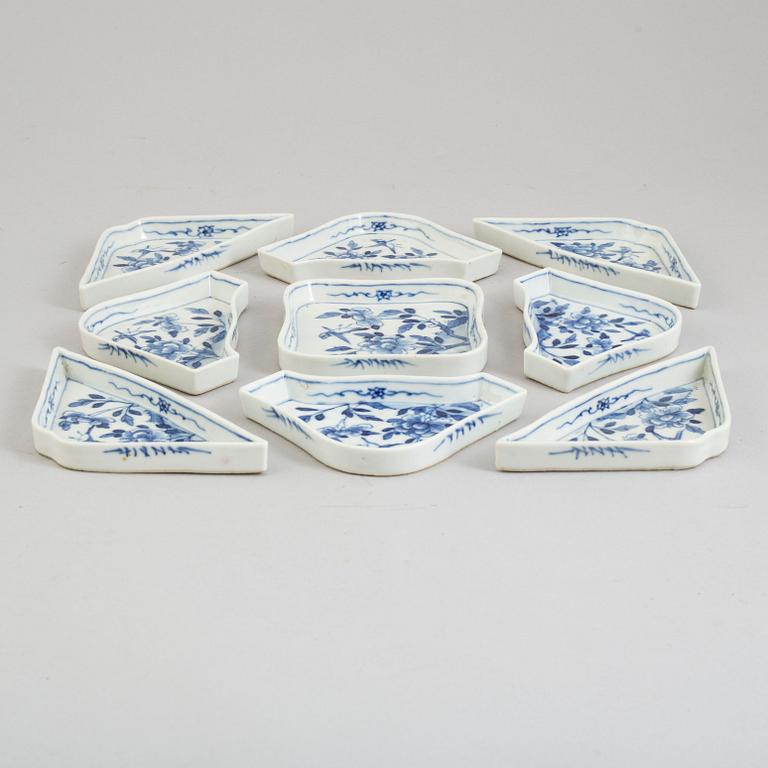 A blue and white cabaret in a lacquer box, Qing dynasty, 19th Century.