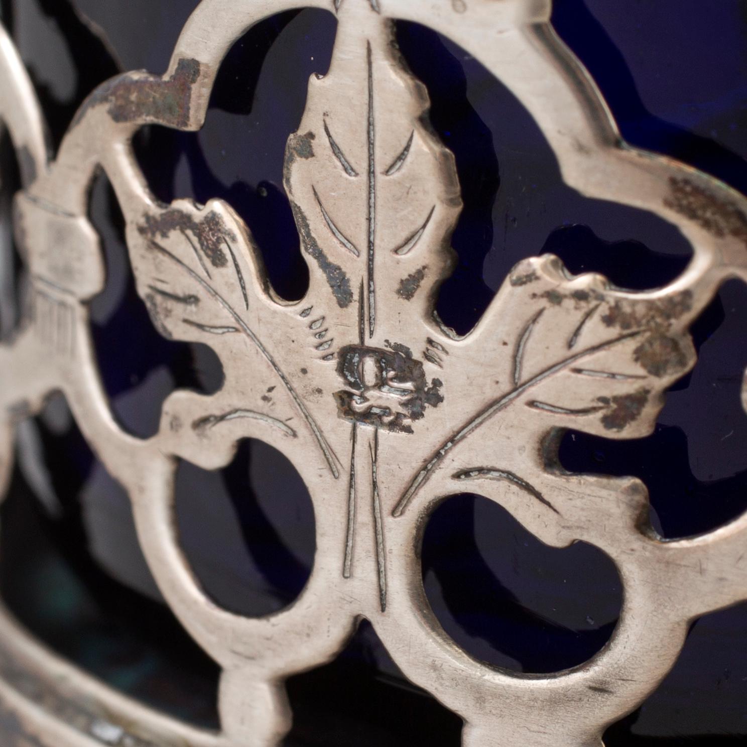 A bowl and a salt cellar, silver and glass. Northern Europe. 19th / 20th century.