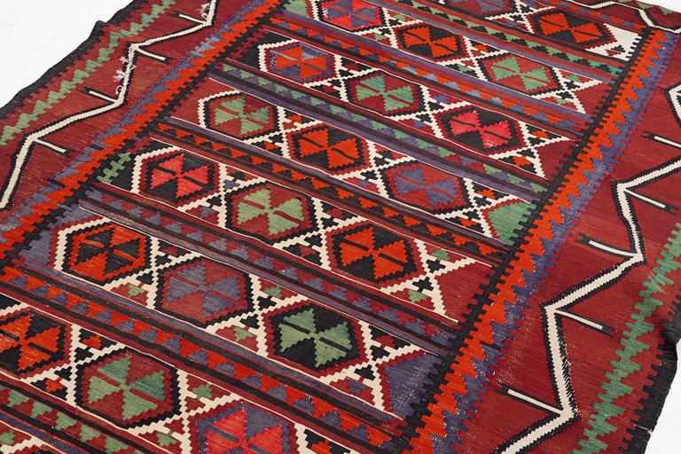A Kelim carpet, c. 300 x 170 cm.