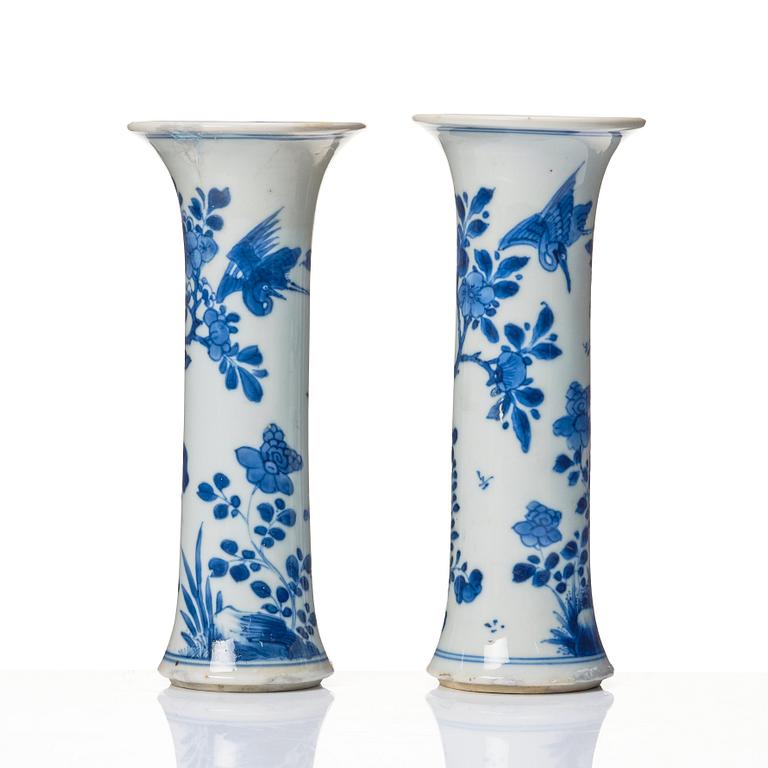 A pair of blue and white vases, Transition, 17th Century.