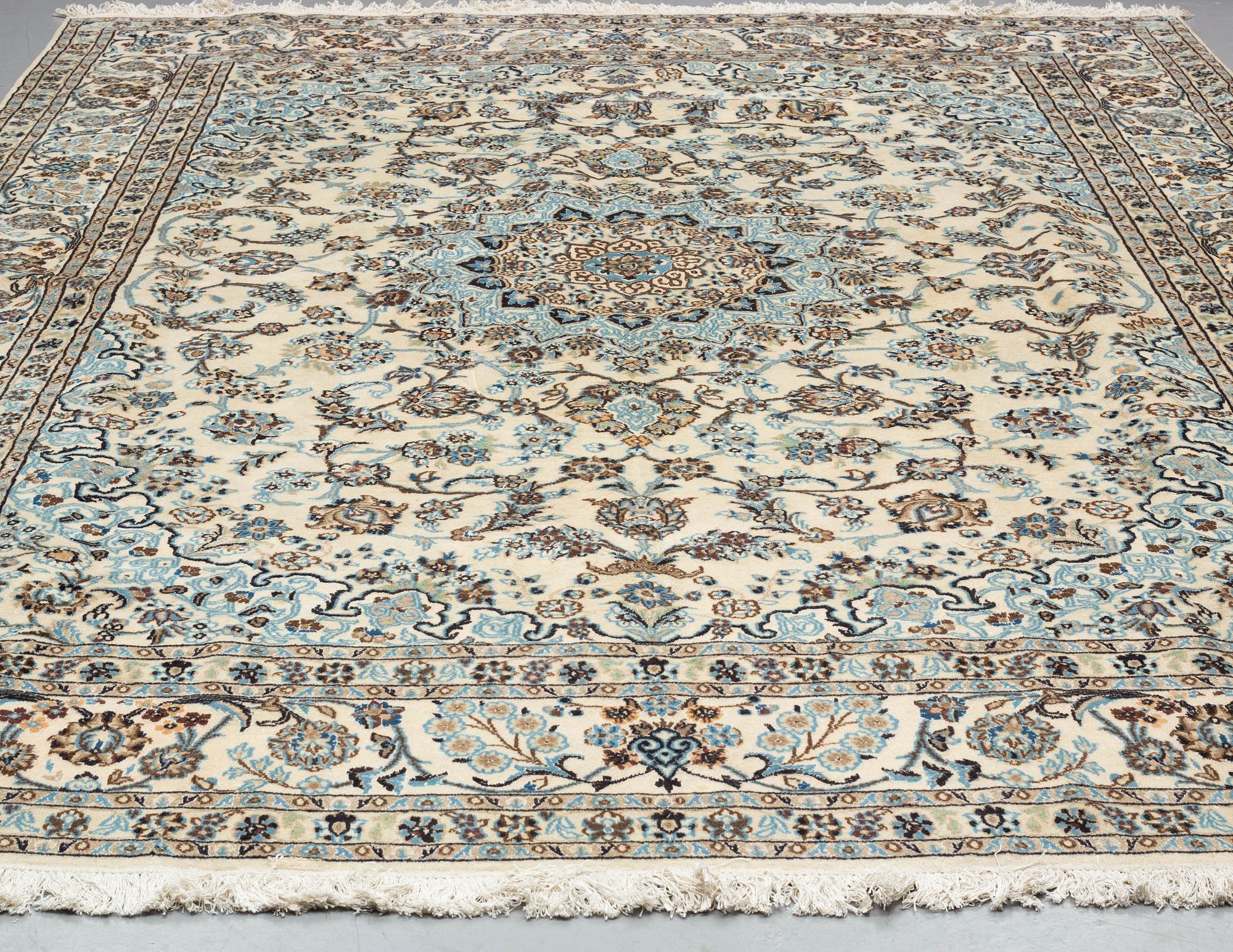 A CARPET, Nain, part silk, sk 9 LAA ca 392 x 296 cm.