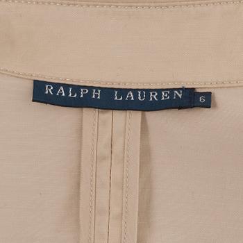 RALPH LAUREN, a beige cottonblend trenchcoat. Size US 6.