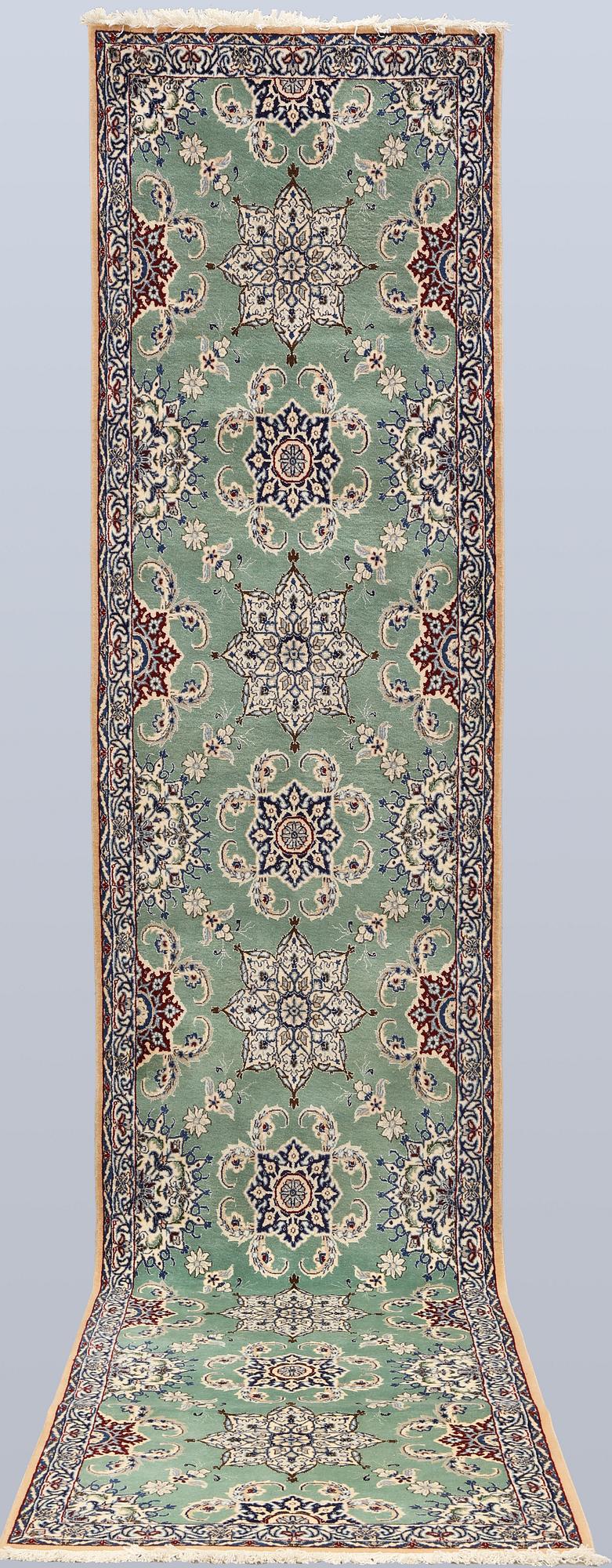 Gallerimatta, Nain, part silk, s.k. 9LAA, ca 409 x 87 cm.