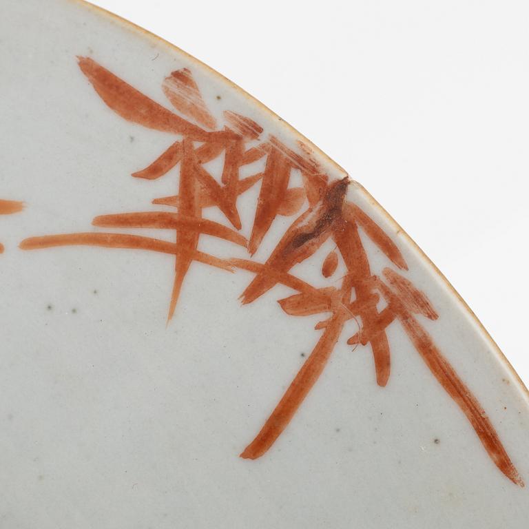 A porcelain dish, Qing dynasty, 19th century.