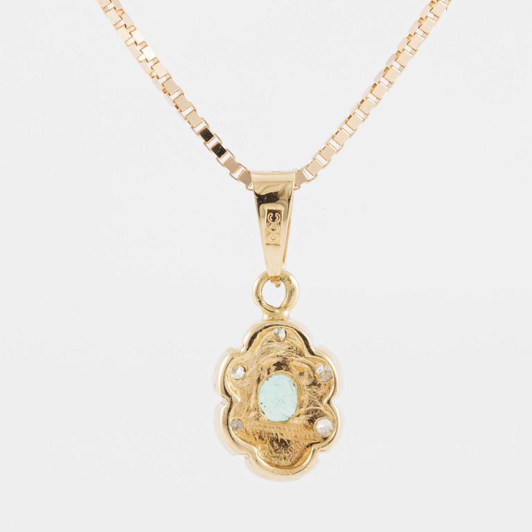 Pendant, 18K gold, with emerald and small diamonds, chain in 18K gold.