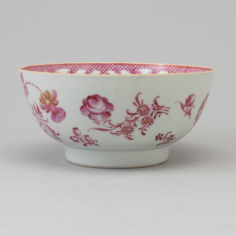 A purpur camaieu bowl, Qing dynasty, Qianlong (1736-95).