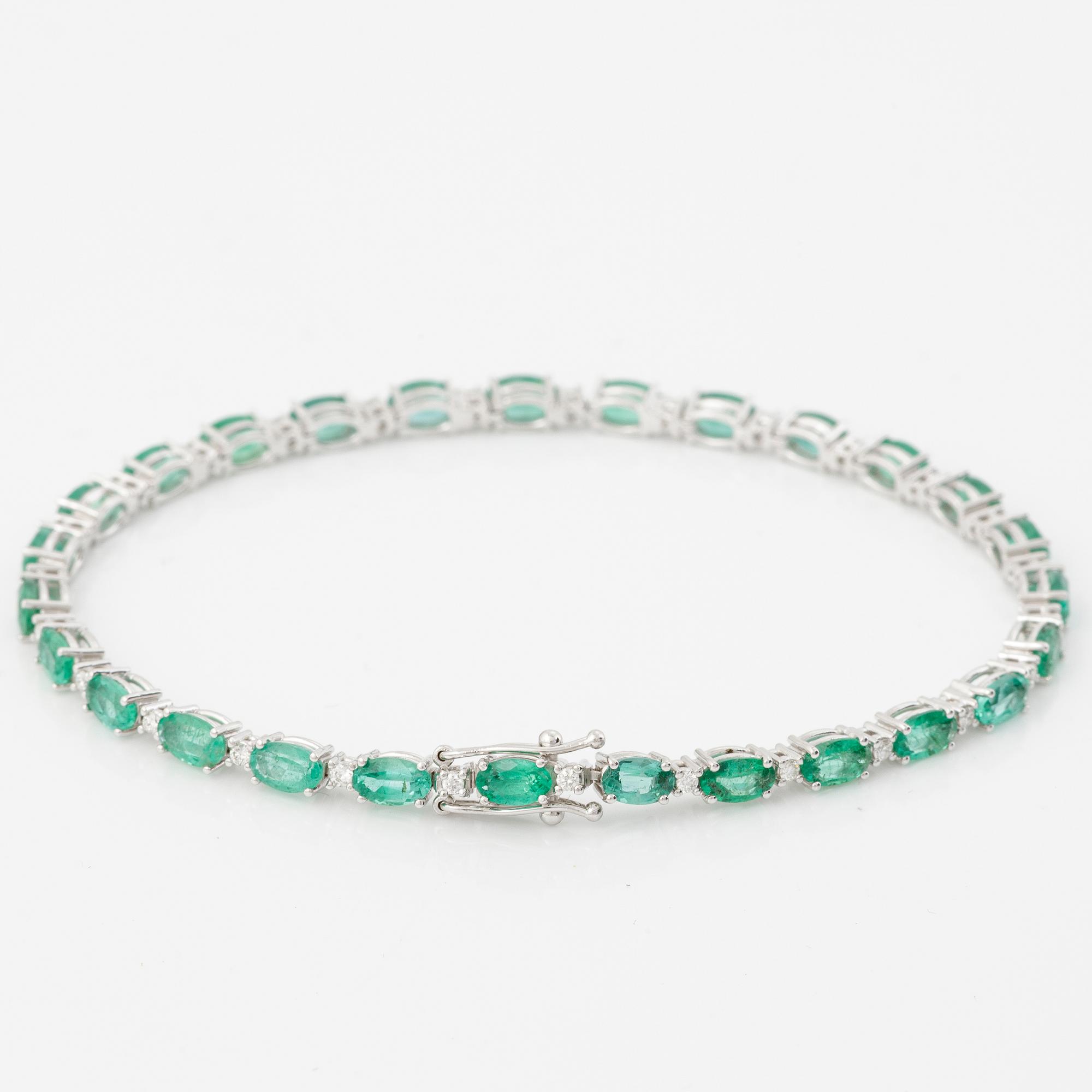 Bracelet 18K white gold with emeralds and brilliant-cut diamonds.