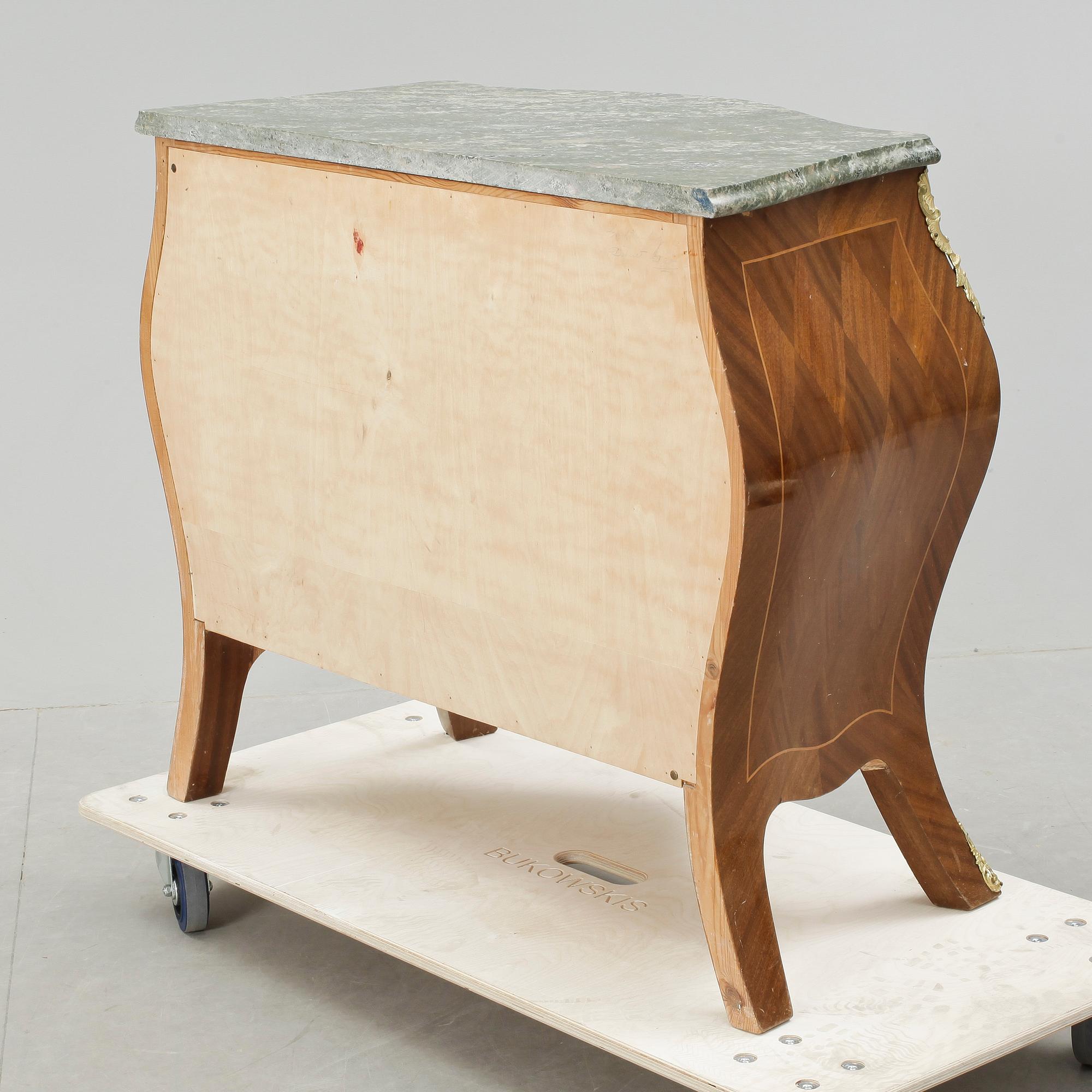 BYRÅ, rokokostil. 1900-tal.