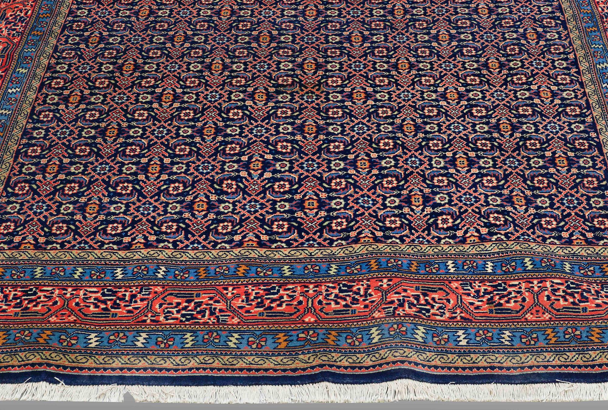 CARPET, Ingles, ca 232 x 200 cm.
