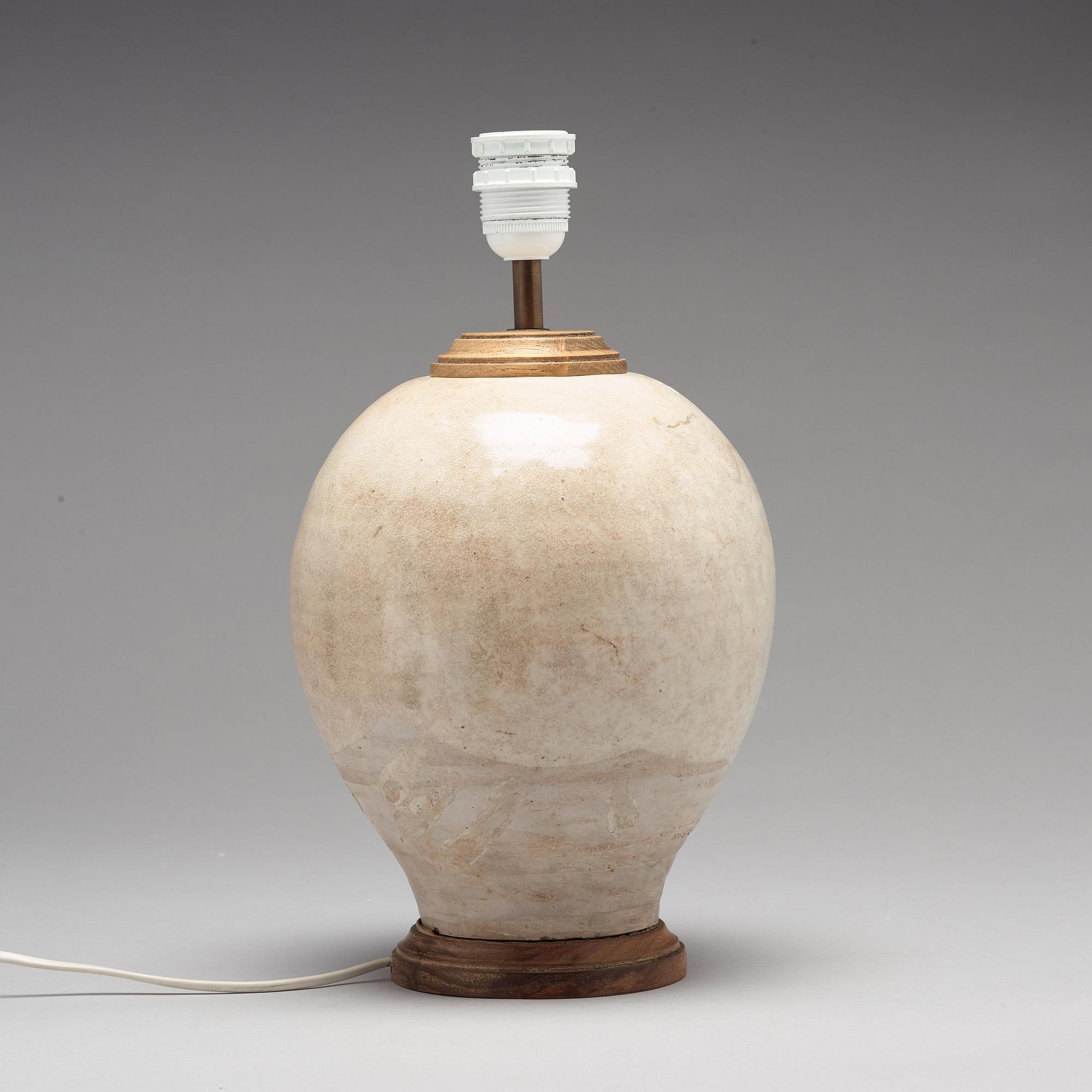 VAS, monterad som lampa. Kina, 1600-tal, eller äldre.