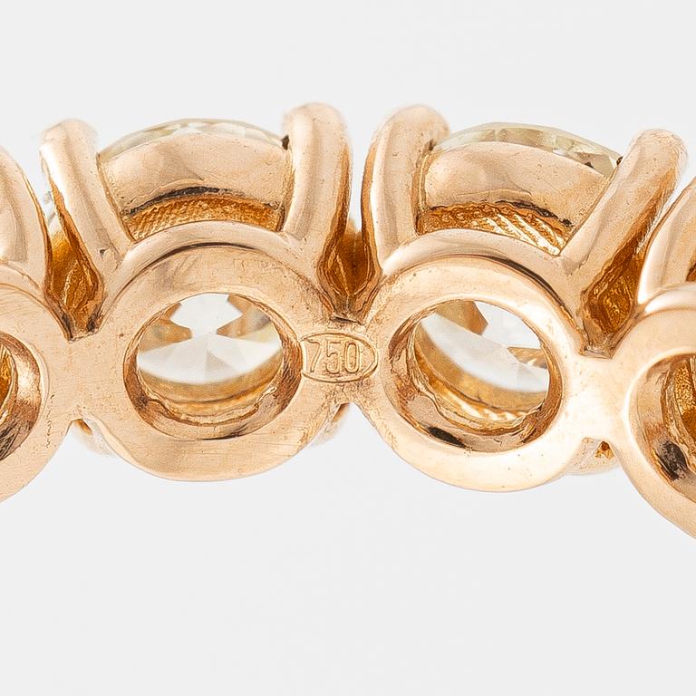Full eternity ring in 18K rose gold set with brilliant-cut diamonds.