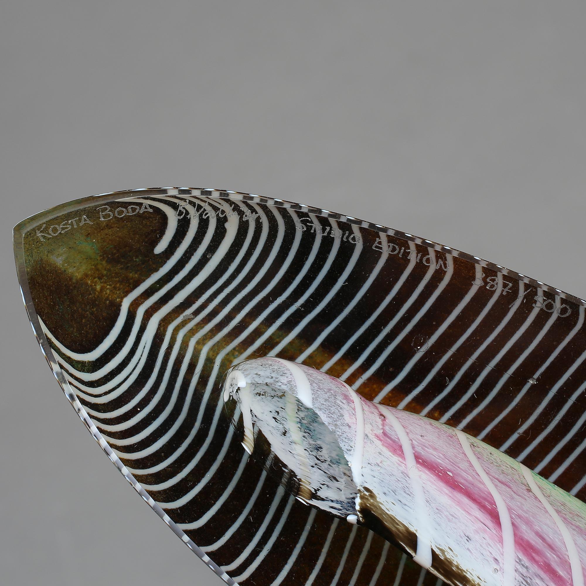 SKULPTUR, glas, Bertil Vallien, Kosta Boda. Signerad studio edition 387/500.