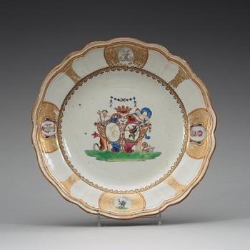 A five piece set of Swedish armorial porcelain, Qing dynasty, Qianlong (1736-95).