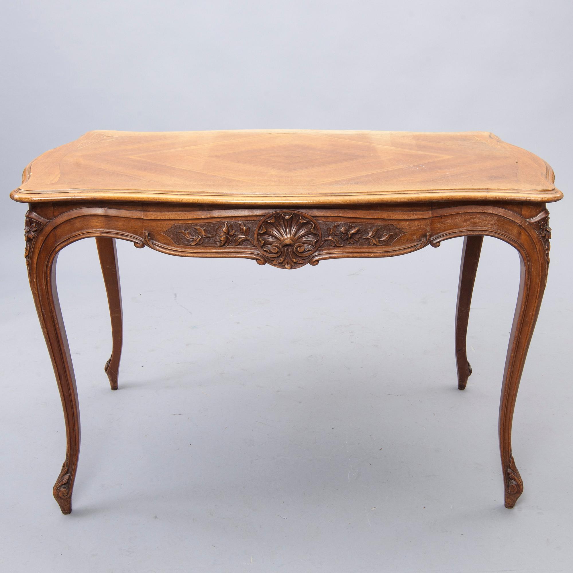 SKRIVBORD, rokokostil, 1900-talets första hälft.