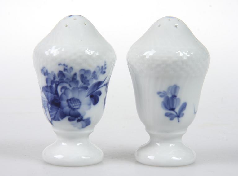 MATSERVISDELAR, 46 st, porslin, "Blå blomst", Kongl Dansk.