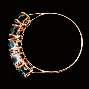 RING, 18 k guld, med akvamariner. Tot vikt 2 g.