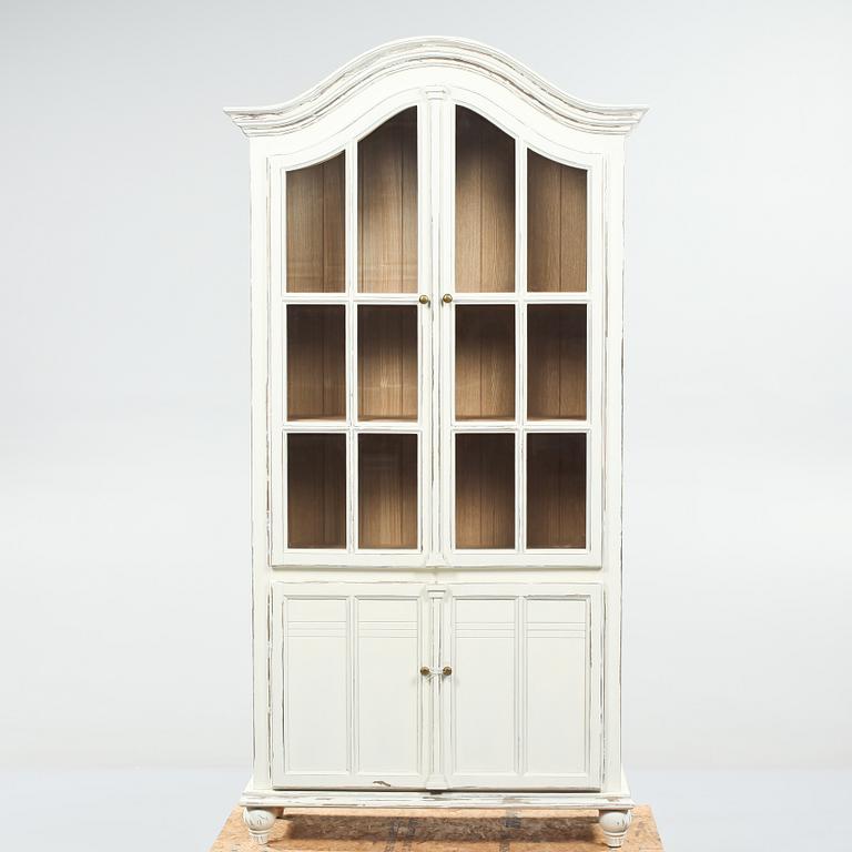 VITRINSKÅP, modern tillverkning.