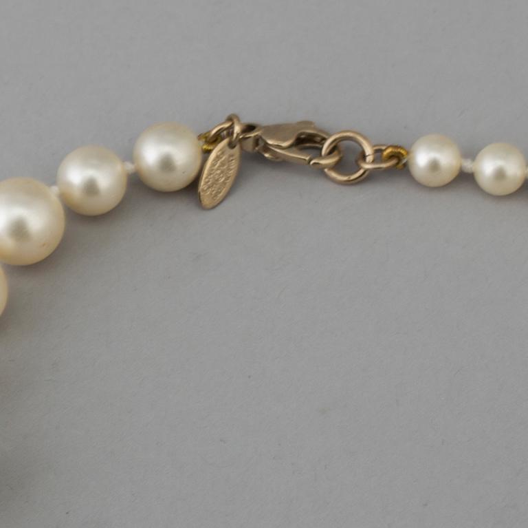 A necklace på Chanel, 2011.