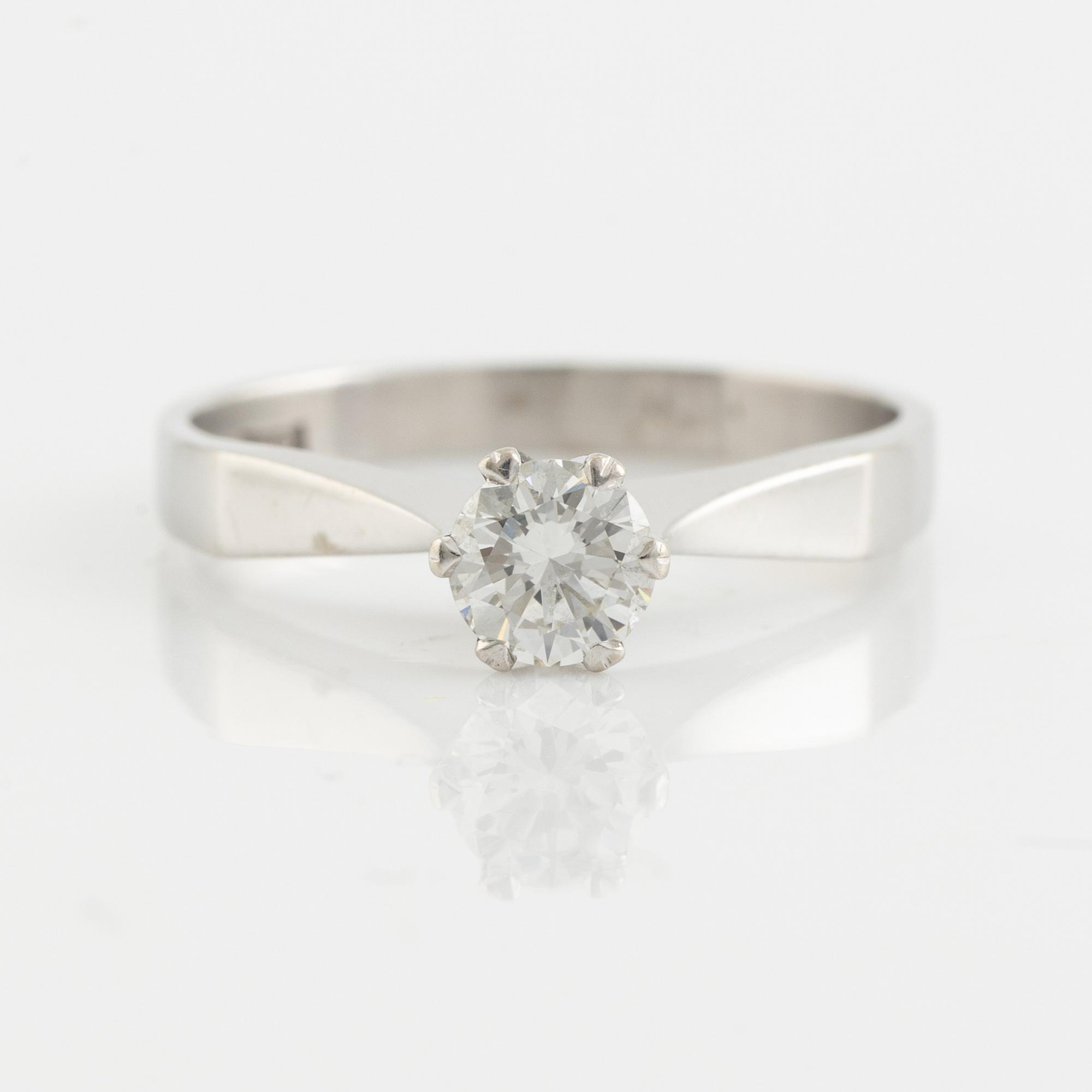 0,45 ct brilliant cut diamond solitaire ring.