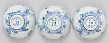 A pair of blue and white cups, Qing dynasty (1644-1912) with Yongzheng´s six character mark.