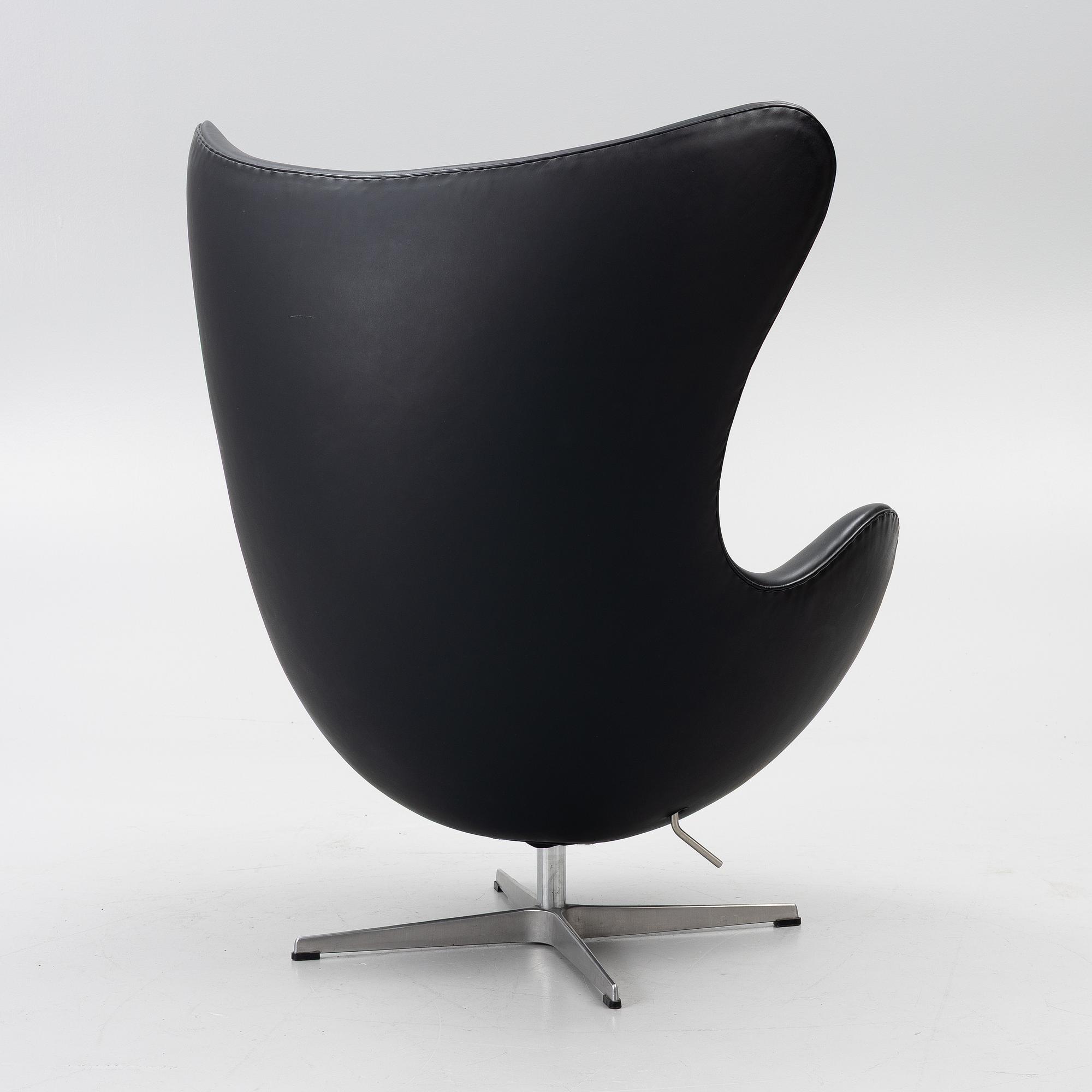 Arne Jacobsen, a 'The Egg' armchair, Fritz Hansen, Denmark, late 20th Century.