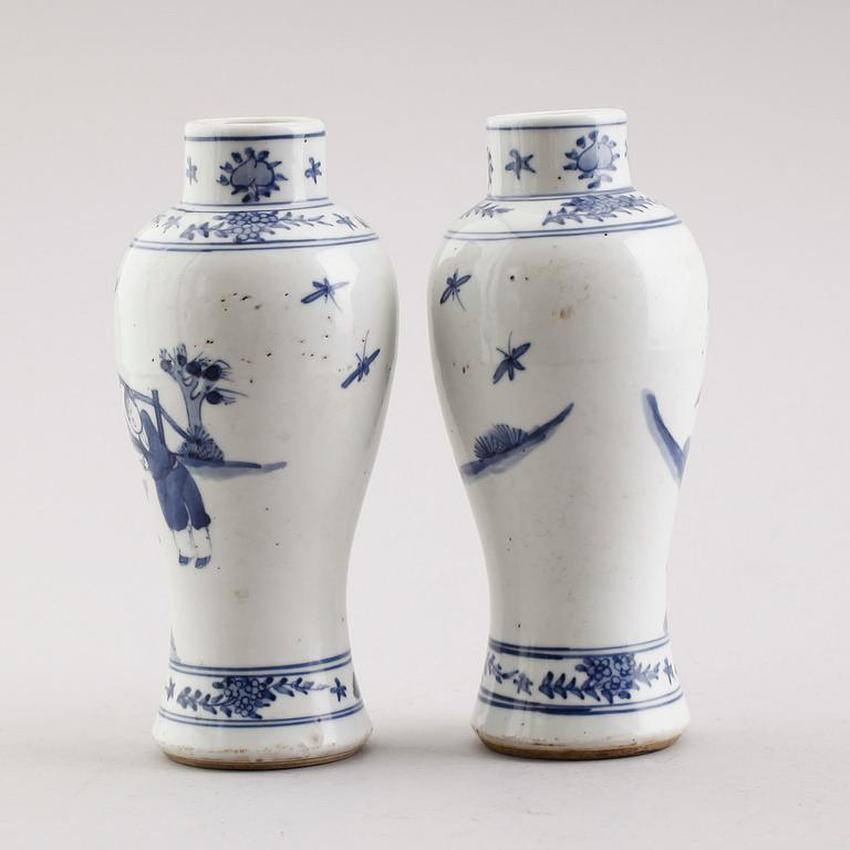 VASER, 1 par, porslin, Kina, sannolikt 1800-tal.