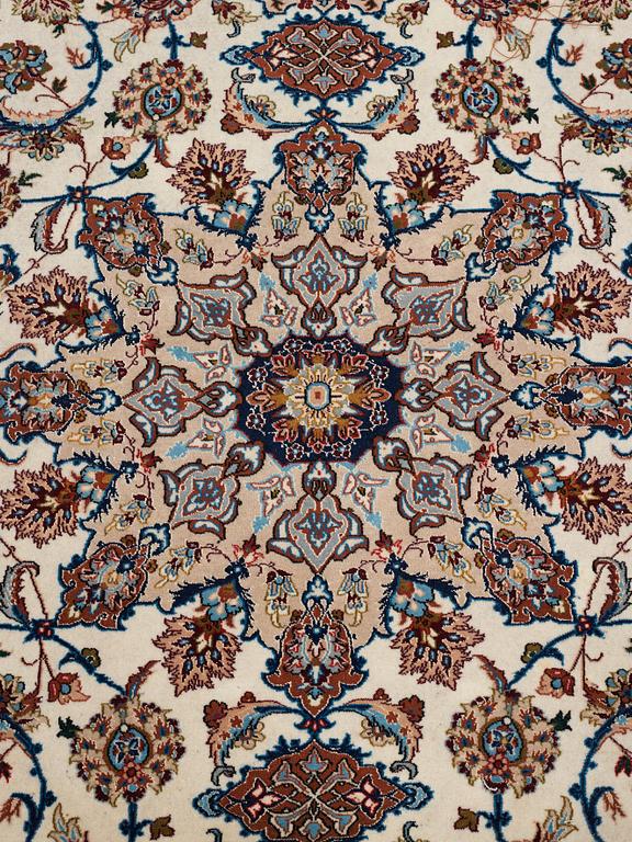 MATTA old Isfahan, märkt Davari, ca 318,5 x 206,5 cm.