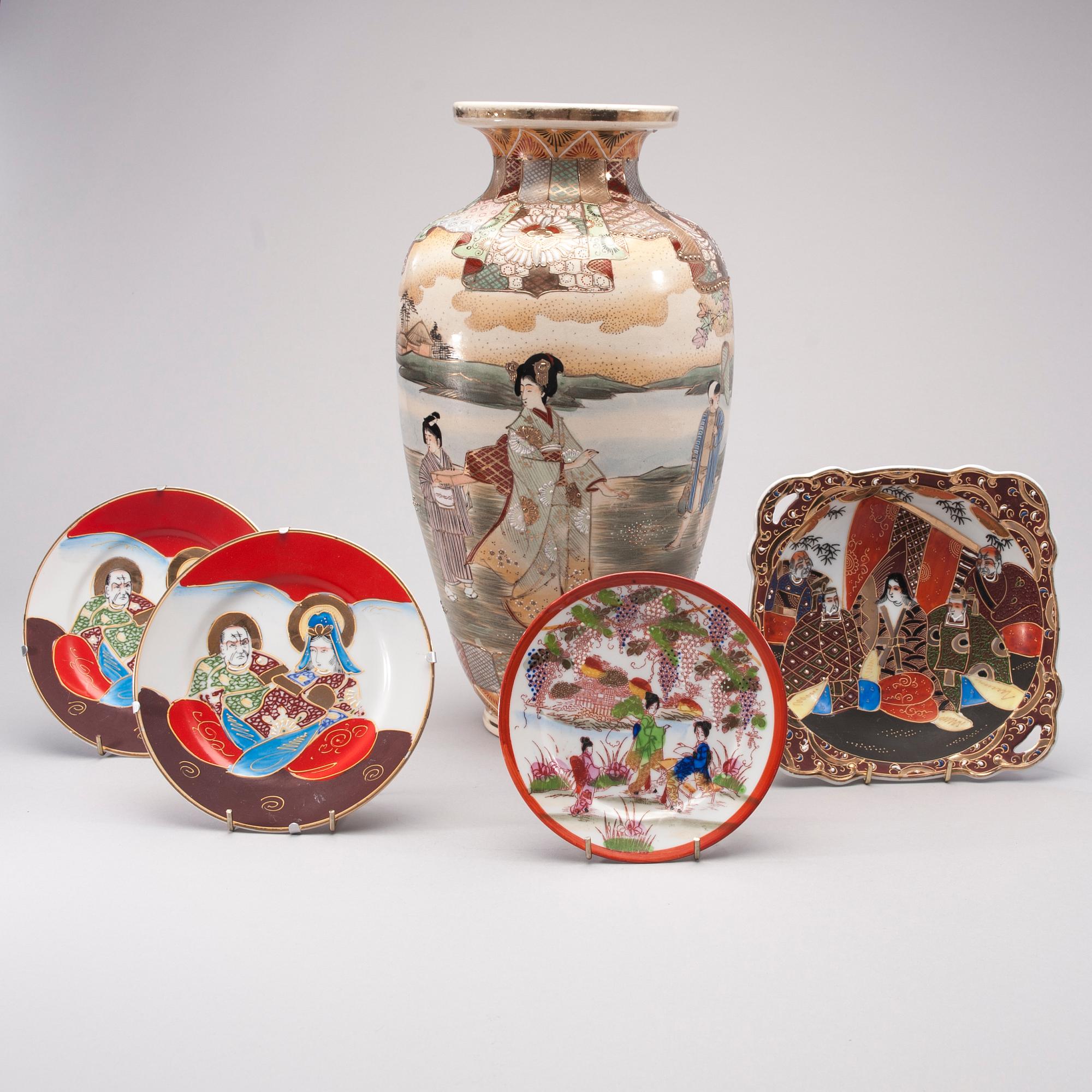 KRUKA, Satsuma, SKÅLFAT och TALLRIKAR, 3 st, porslin, Japan 1900-tal.