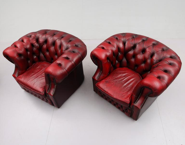 FÅTÖLJER, 1 par, Chesterfieldmodell, 1900-talets andra hälft.