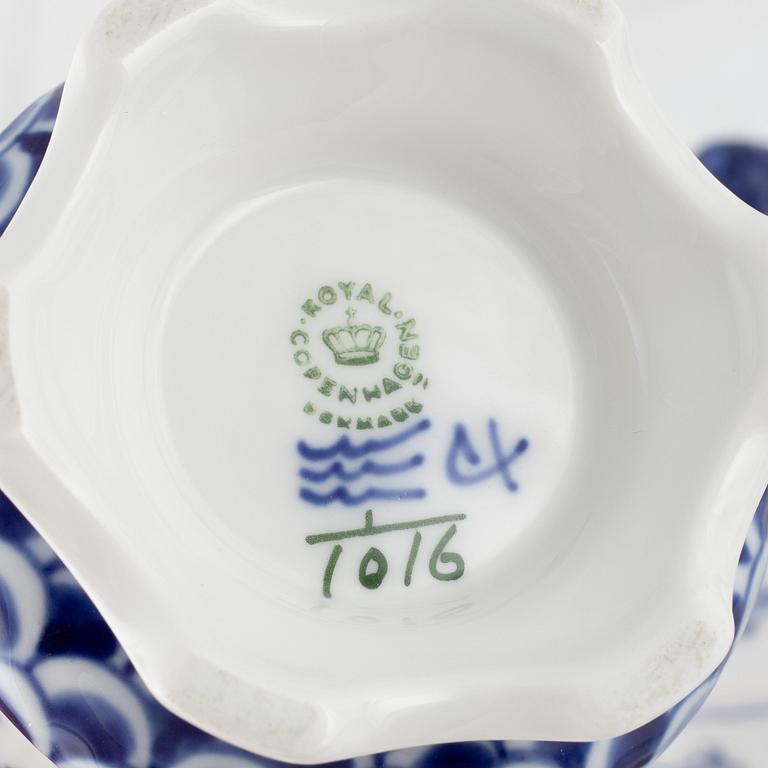 39 porcelain pieces of a 'Musselmalet' service, Royal Copenhagen, Denmark.