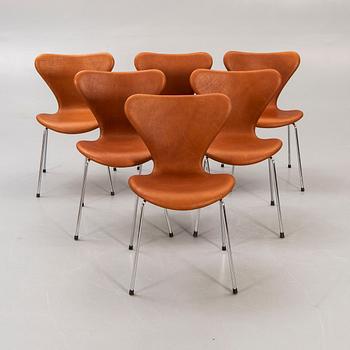 Arne Jacobsen, a set of six leather "Sjuan" chairs for Fritz Hansen, Denmark.