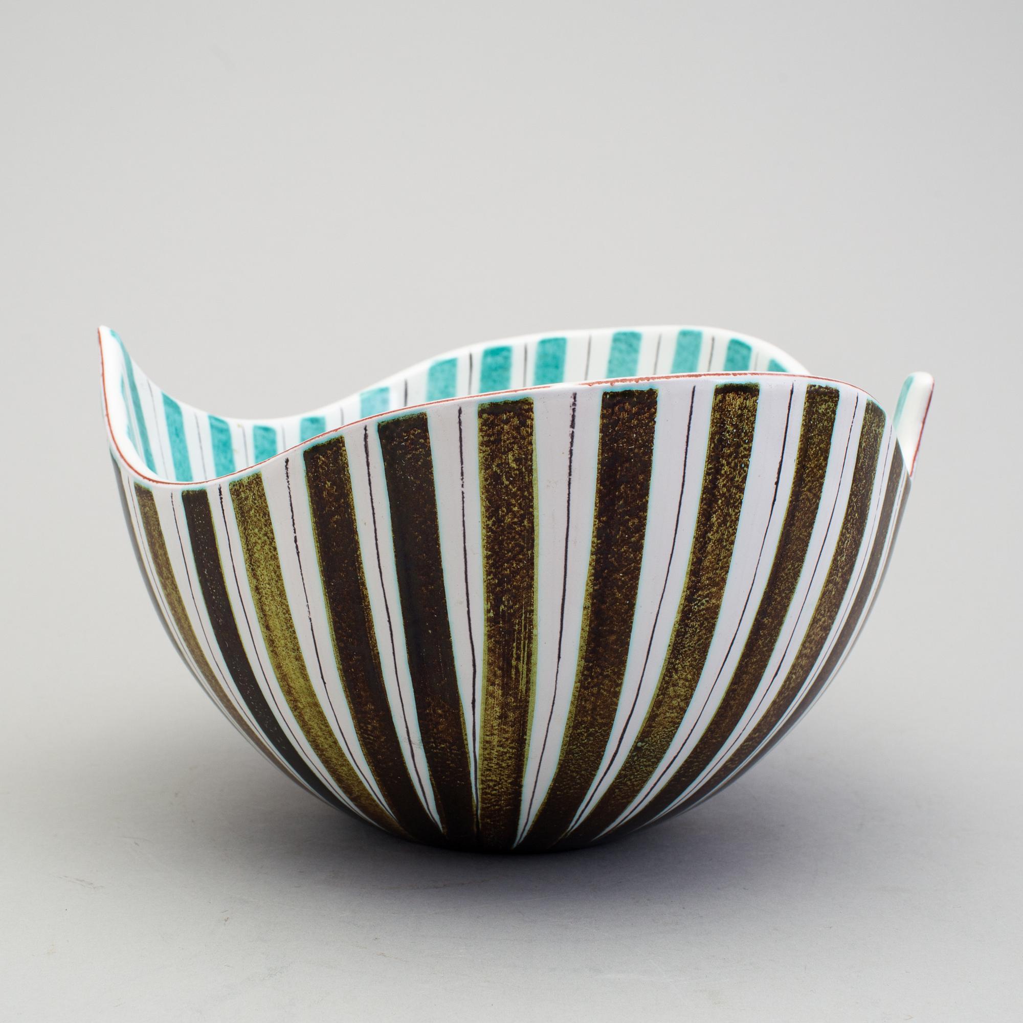 STIG LINDBERG, skål av fajans, Gustavsberg studio 1950-tal.