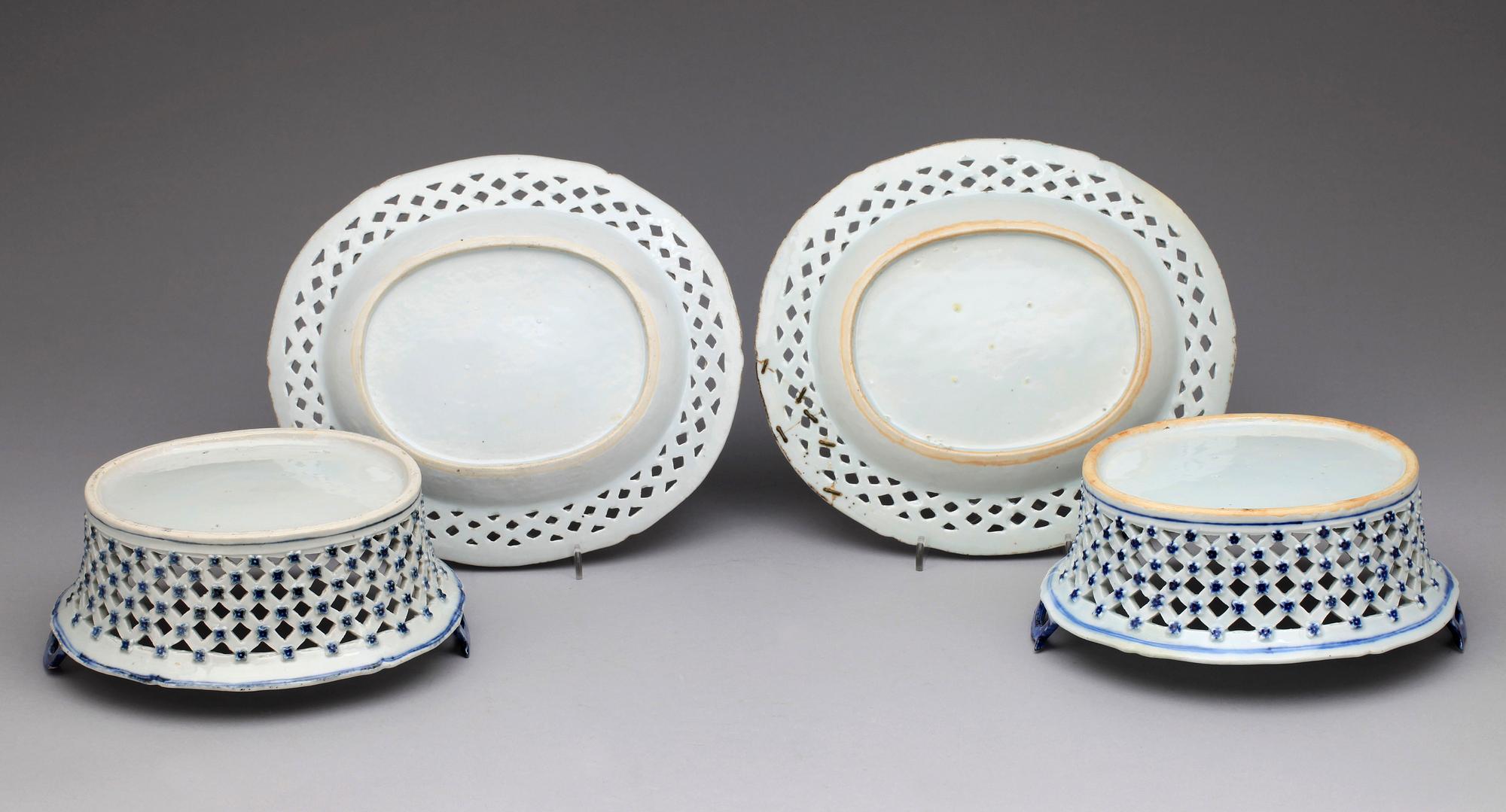 GALLERSKÅLAR MED FAT, ett par, porslin, Qianlong, Kina 1700-tal.