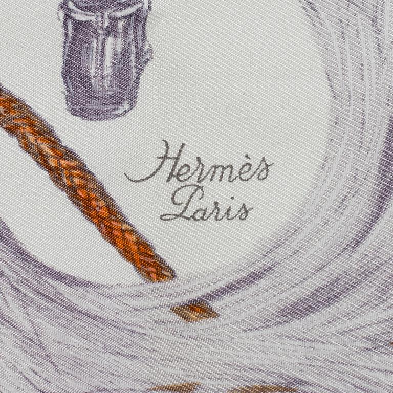 HERMÈS, armband samt scarf.